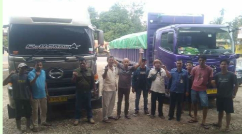 Sempat Ditahan Ormas Ampera Dua Unit Tronton Pengangkut Bara Bara Dilepas Oleh Satlantas Polres Batanghari