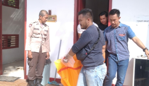 Breaking News!!! Ditemukan Seorang Mayat laki Laki Mengapung Di Dalam Bag Mandi WC Pom Bensin SPBU Muara Bulian