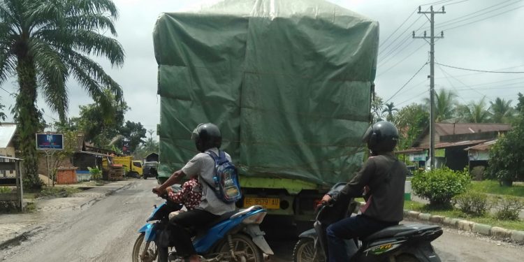 Kontruksi Jalan Jend Sudirman Muara Bulian Simpang BBC – Bajubang Kian Memprihatinkan