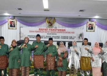 Bupati Dan Wakil Bupati Hadiri Paripurna DPRD HUT Ke 74 Kabupaten Batang Hari