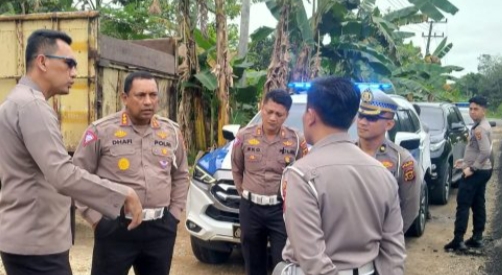 Armada Angkutan Batu Bara Belum Di Izinkan Melintas, Dir Lantas Polda Jambi Pantau Langsung Perbaikan Jalan Di Batanghari