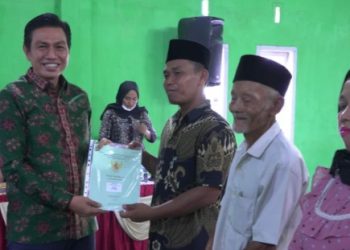 Serahkan Sertifikat Tanah Program PTSL, Bupati MFA Masyarakat Segera Daptarkan Kepemilikan Tanah Ke ATR BPN