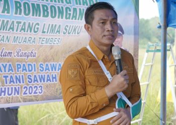 Tak Menyurutkan Niat Bupati MFA,Kondisi Tangan Bagian Kiri Masih Terbalut Bekker Hadir Pada Kegiatan Panen Raya
