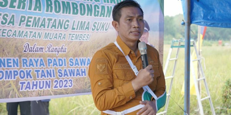 Tak Menyurutkan Niat Bupati MFA,Kondisi Tangan Bagian Kiri Masih Terbalut Bekker Hadir Pada Kegiatan Panen Raya