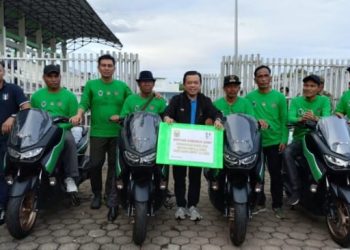 Mhd.Fadhil Arief Dampingi Al Haris Gubernur Jambi Serahkan Motor Dinas Kades Se Kabupaten Batanghari