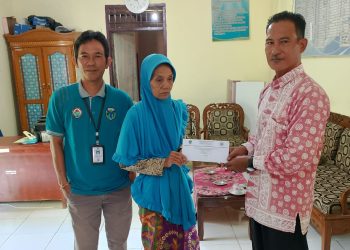 Pemdes Desa Aro Kecamatan Muara Bulian Salurkan BLT Akhir T.H.2023