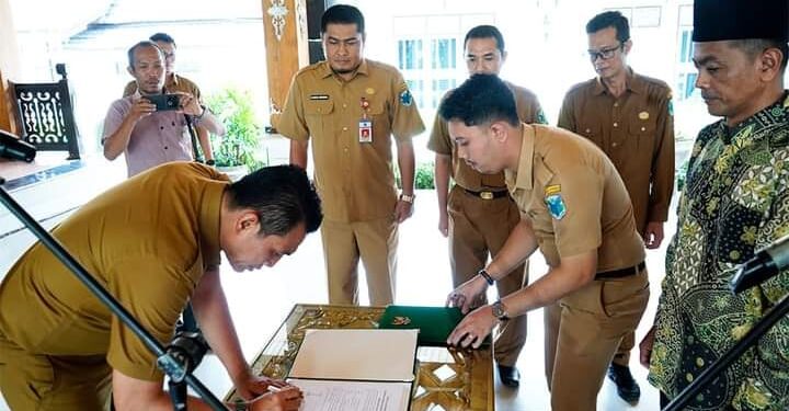 Asosiasi Tenaga Kerja Kontruksi (ASTEKSI) Resmi Di Kukuhkan Oleh Bupati Mhd.Fadhil Arief