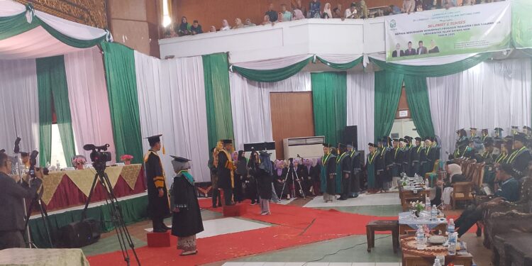 UNISBA Batang Hari Wisuda 301 Mahasiswa Periode JUNI 2025