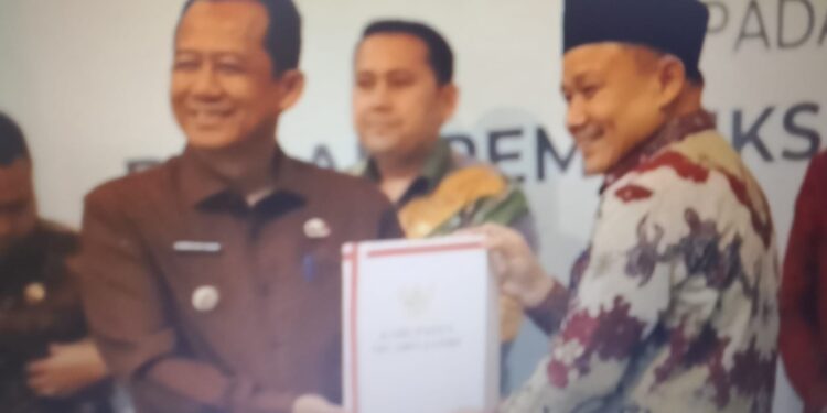 Bupati Muaro Jambi BBS Di Dampingi Kepala BPKAD Serahkan LKPD T.H. 2024 Ke BPK RI Perwakilan Jambi